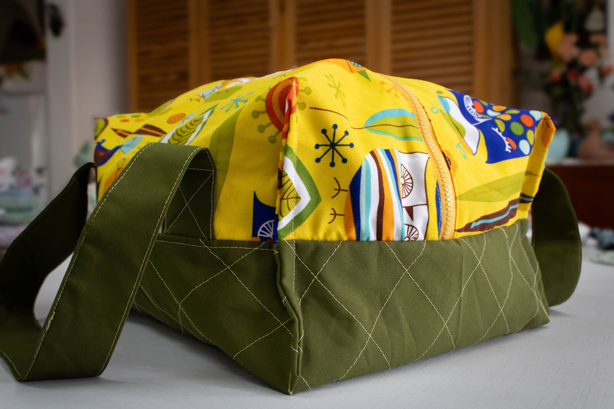 Retro Owl Print Travel Bag