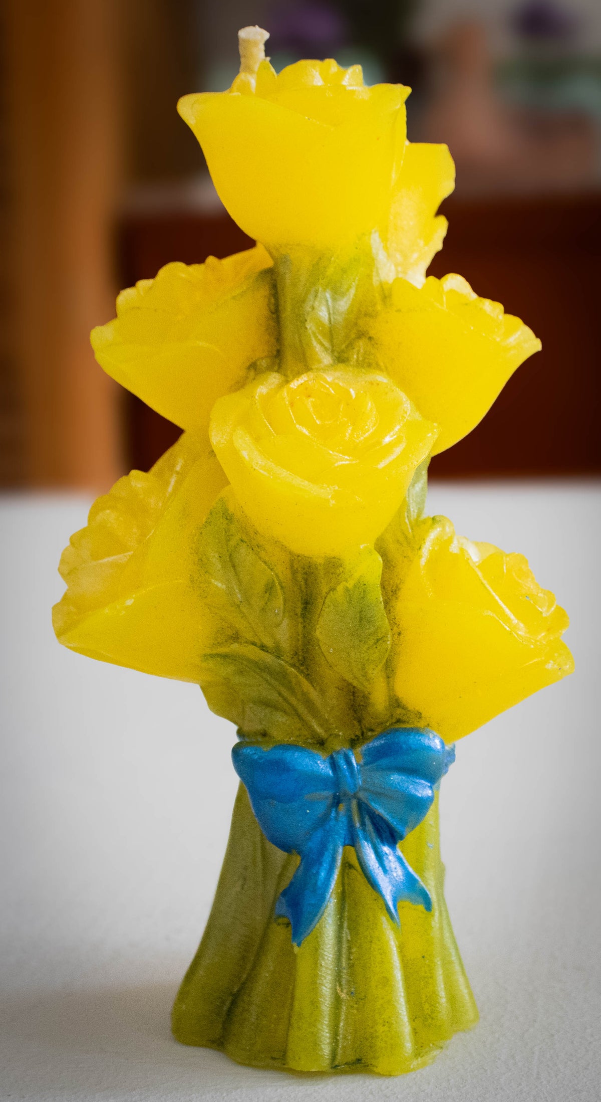 Sculptural Yellow Rose Bouquet Candle — Vibrant Blue Bow Accent